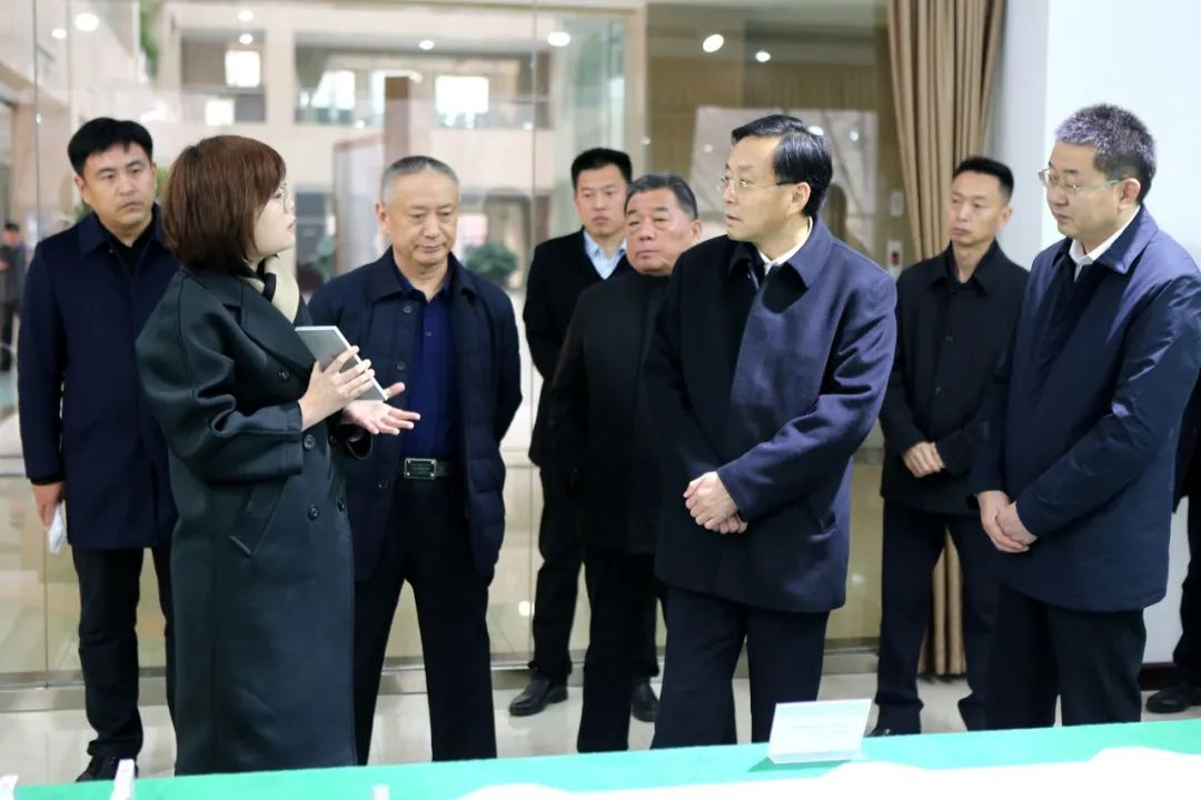 邹平市委副书记、代市长张谦一行来山东hjc黄金城集团调研