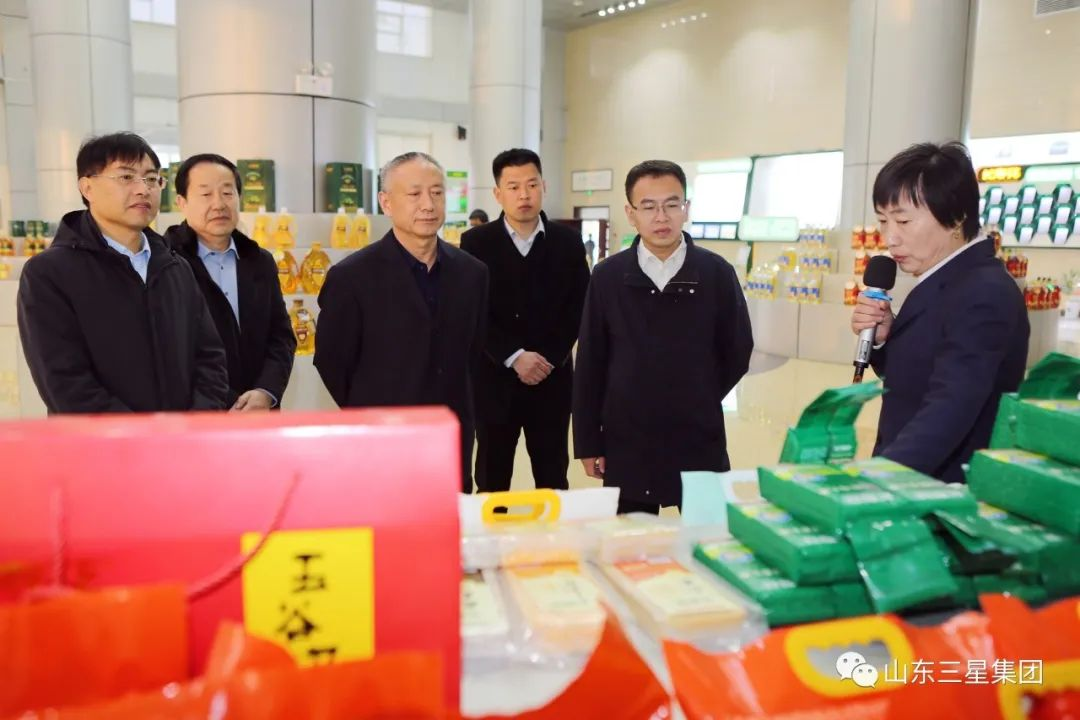 邹平市副市长提名候选人李群一行来山东hjc黄金城集团调研