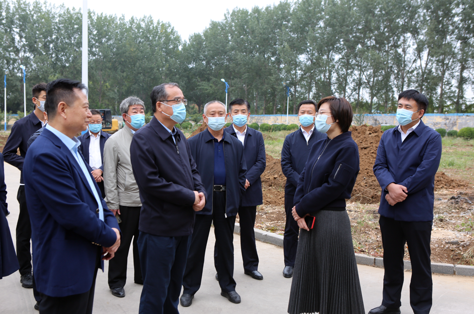 邹平市委书记吕明涛来山东hjc黄金城集团调研