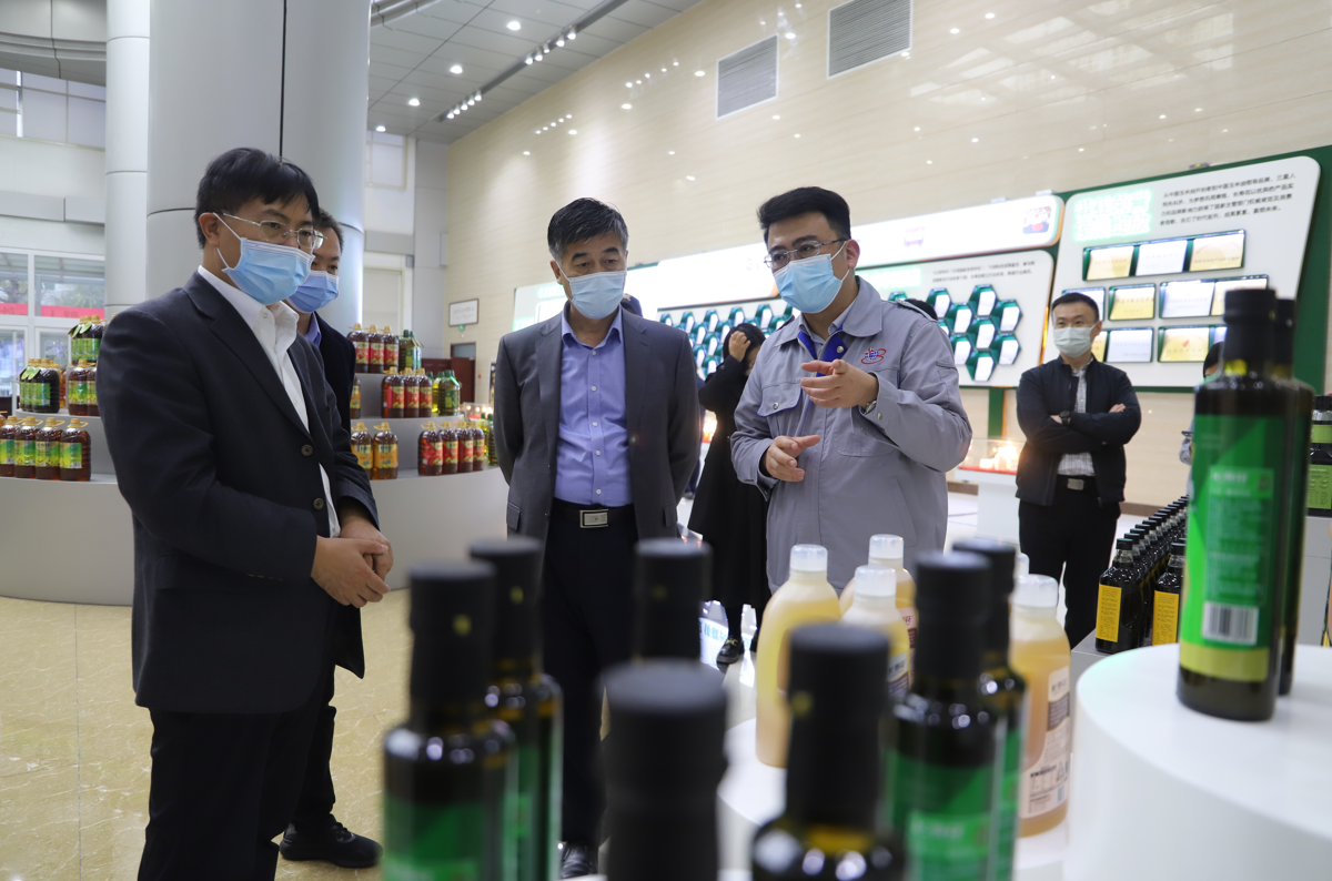 山东省社科院调研组来山东hjc黄金城集团调研