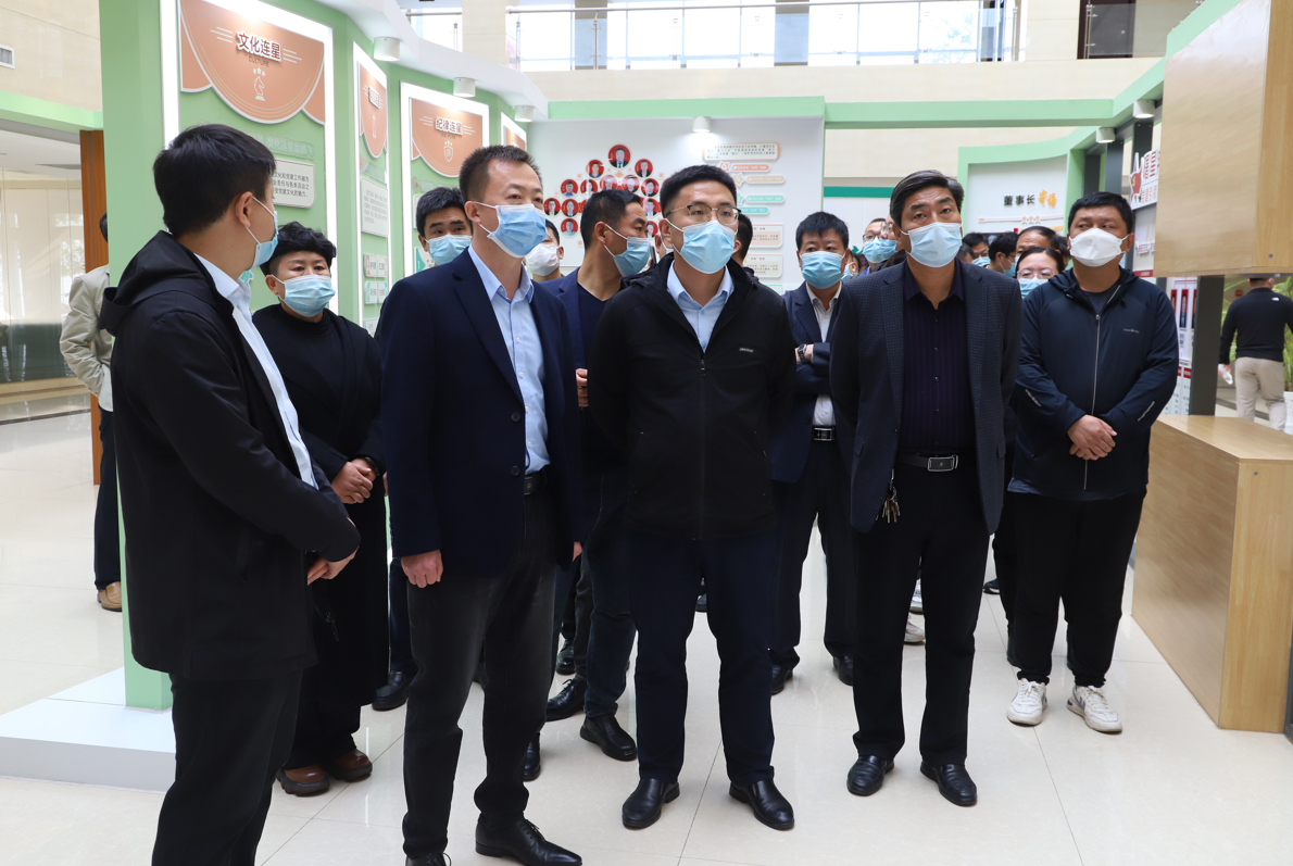 邹平市两新党组织书记示范培训班学员来山东hjc黄金城集团考察学习