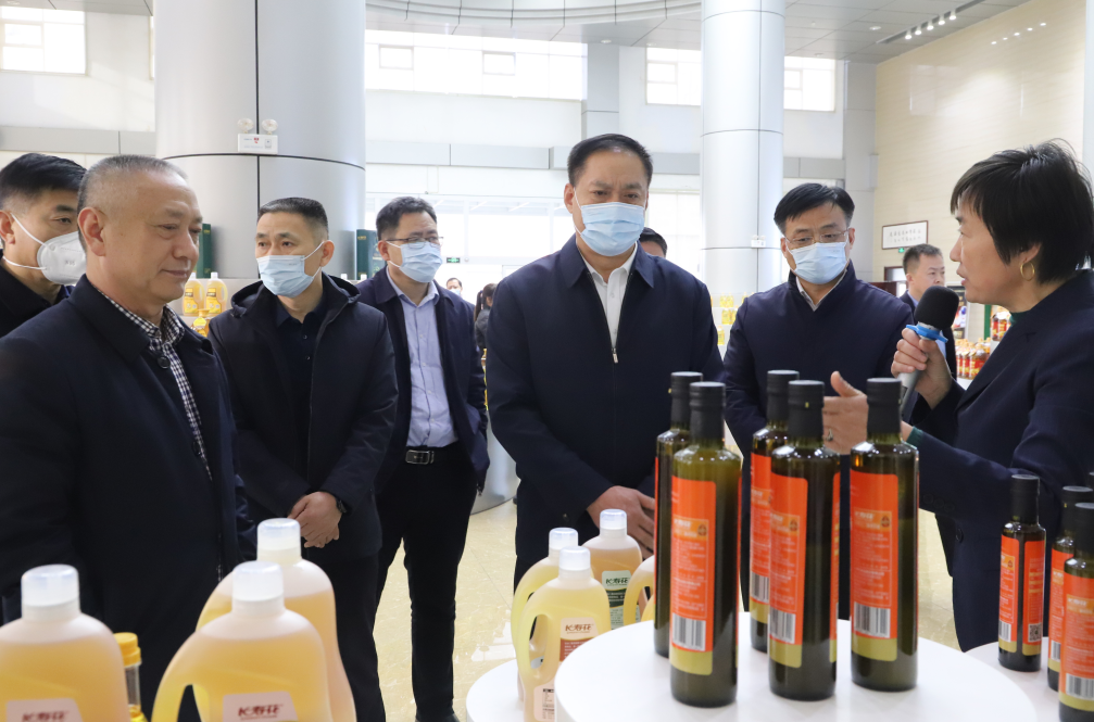 滨州市副市长、市公安局局长郝建来山东hjc黄金城集团督导食品安全“两个责任”工作机制落实情况