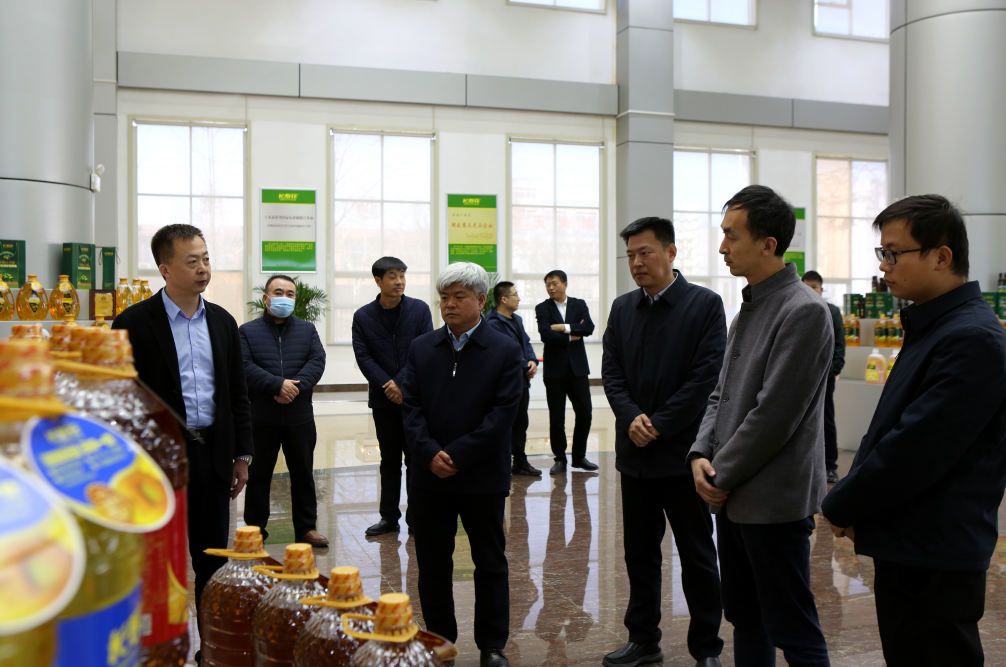农业农村部乡村产业发展司三级调研员杜鹏飞一行来山东hjc黄金城集团调研