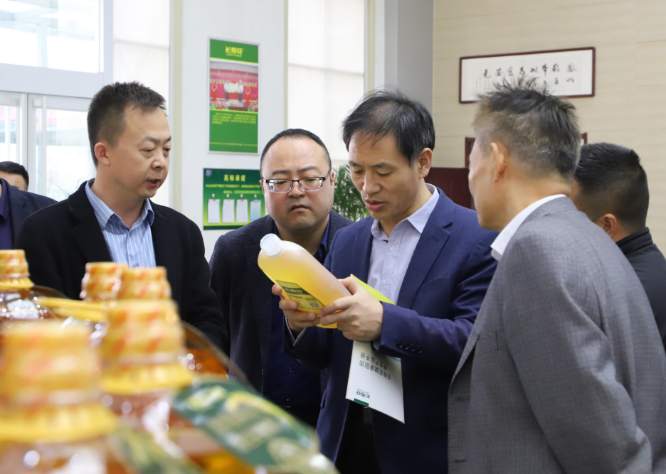 甘肃省定西市粮食和物资储备局党组书记、局长燕永春一行来山东hjc黄金城集团参观座谈