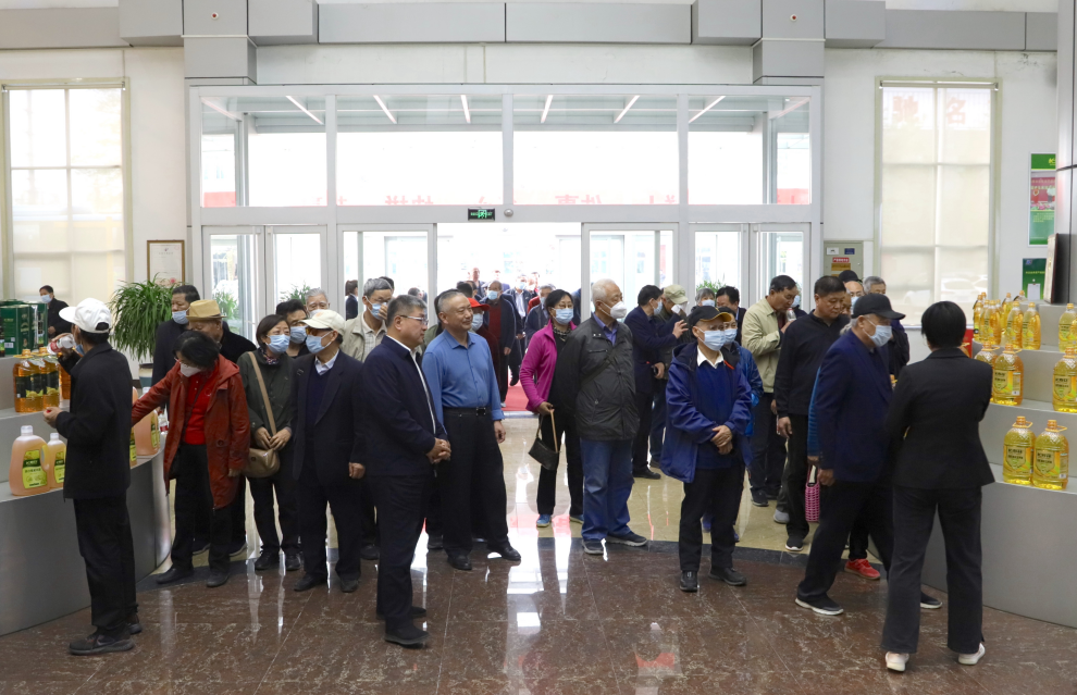 省检察院离退休老干部考察团来山东hjc黄金城集团参观考察