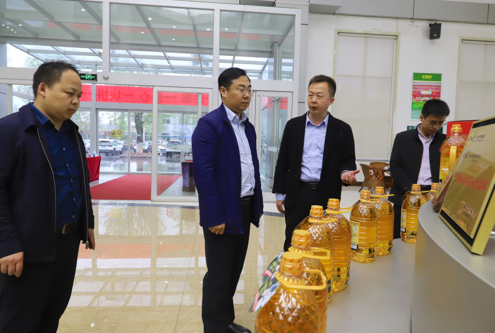 滨州市工业和信息化局副局长雷灿来山东hjc黄金城集团调研