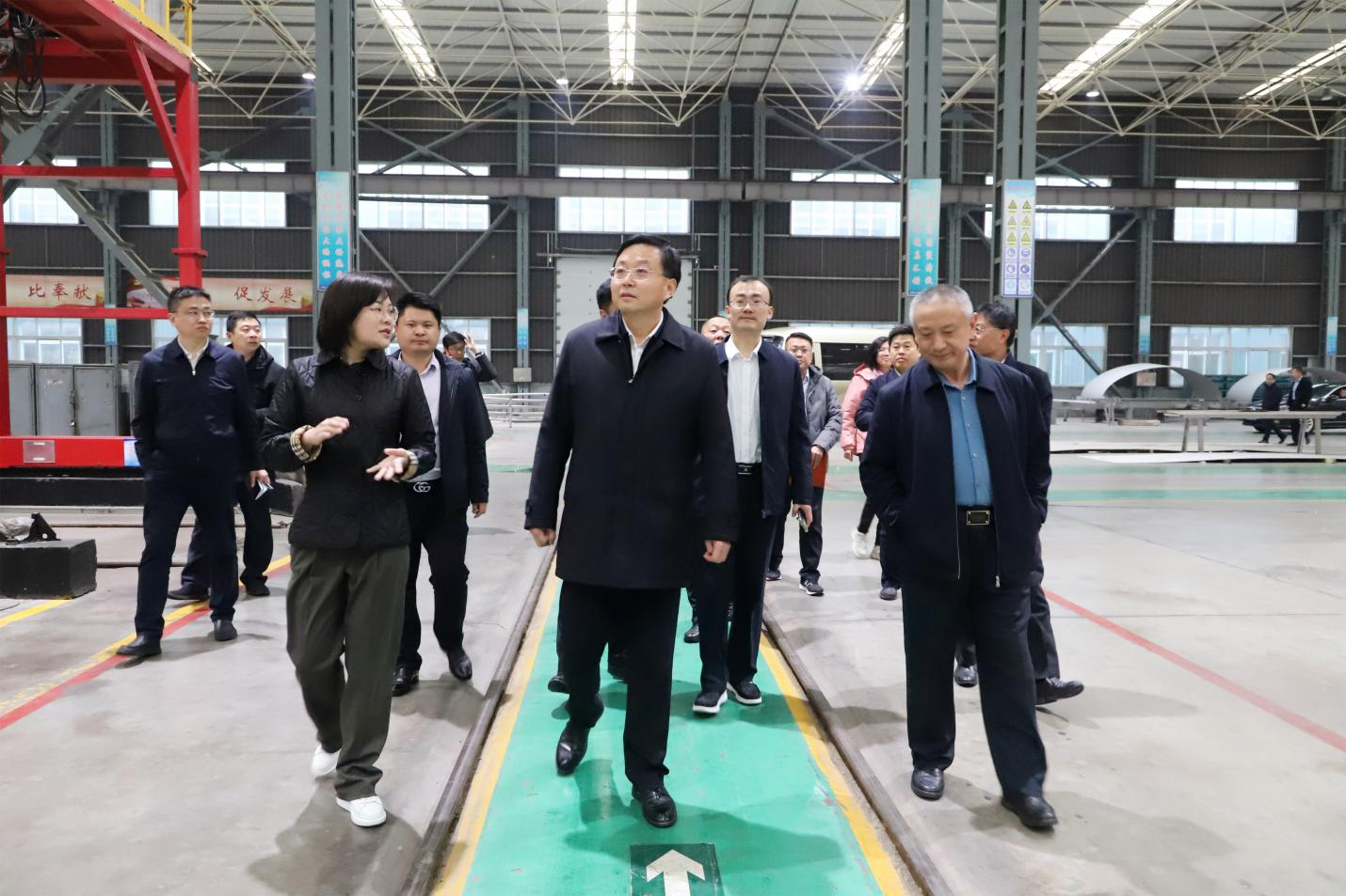 邹平市委副书记、市长张谦来山东hjc黄金城集团调研