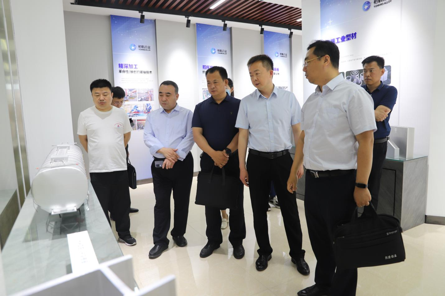 滨州市工业和信息化局副局长雷灿来山东hjc黄金城集团调研