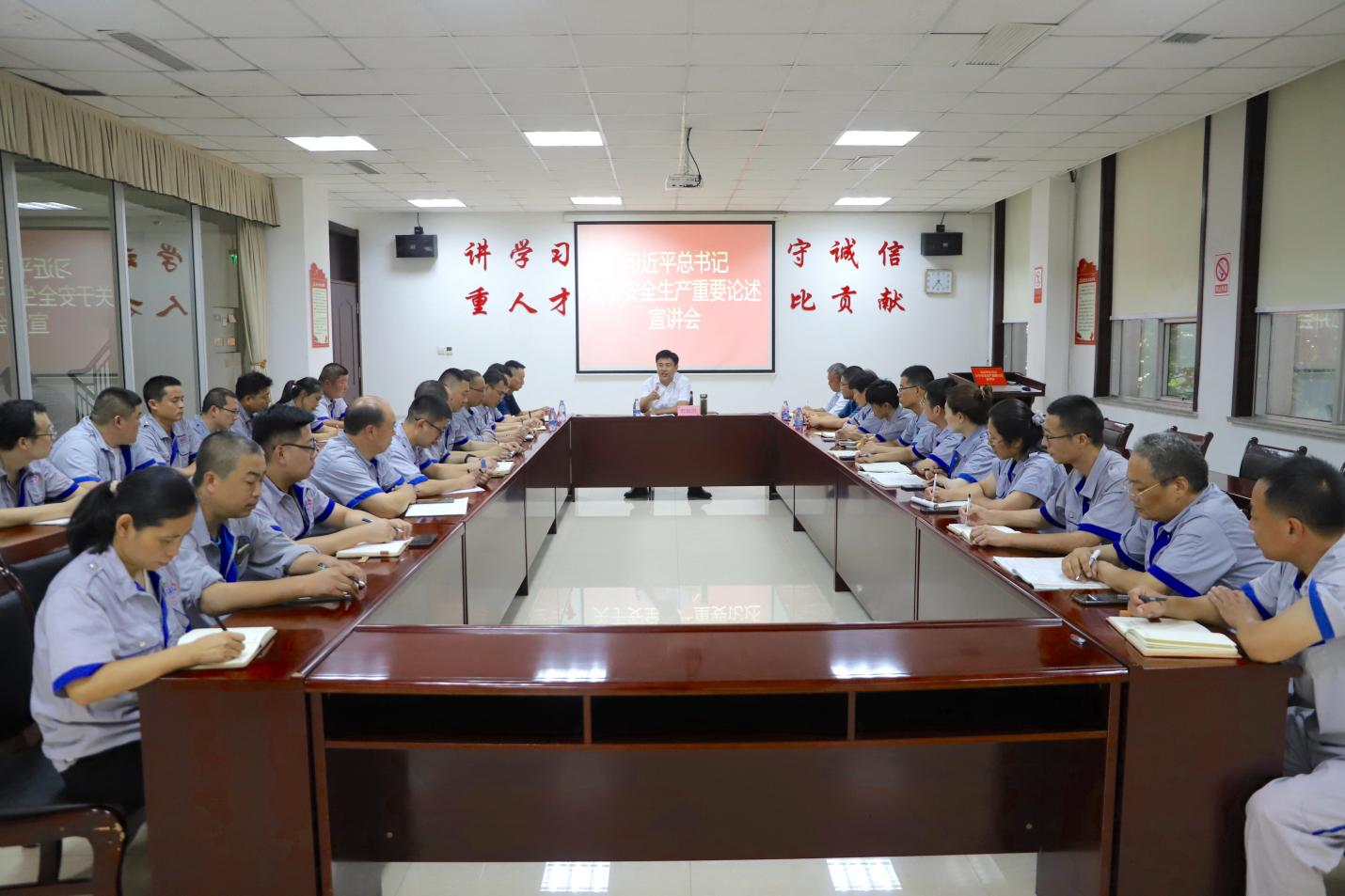 韩店镇党委书记邢锦凯到山东hjc黄金城集团宣讲习近平总书记关于安全生产重要论述