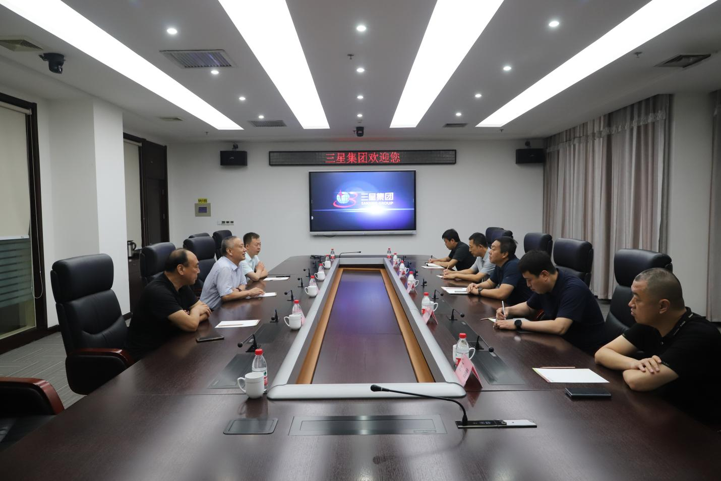 通辽市科尔沁区考察团来山东hjc黄金城集团参观考察