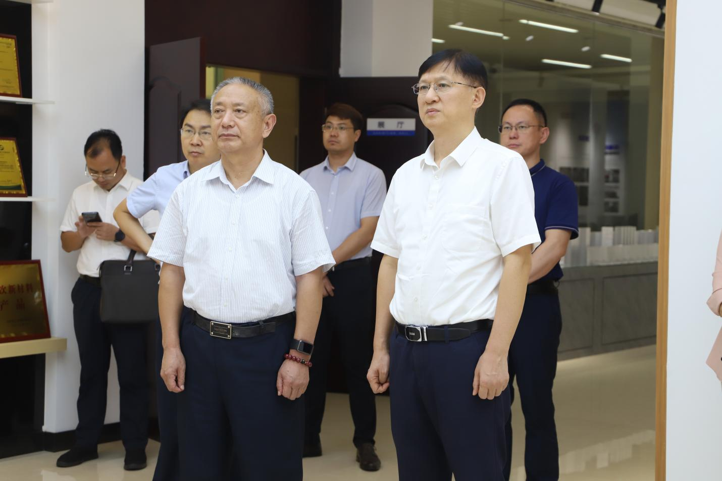 广西百色市委书记黄汝生一行来山东hjc黄金城集团考察交流