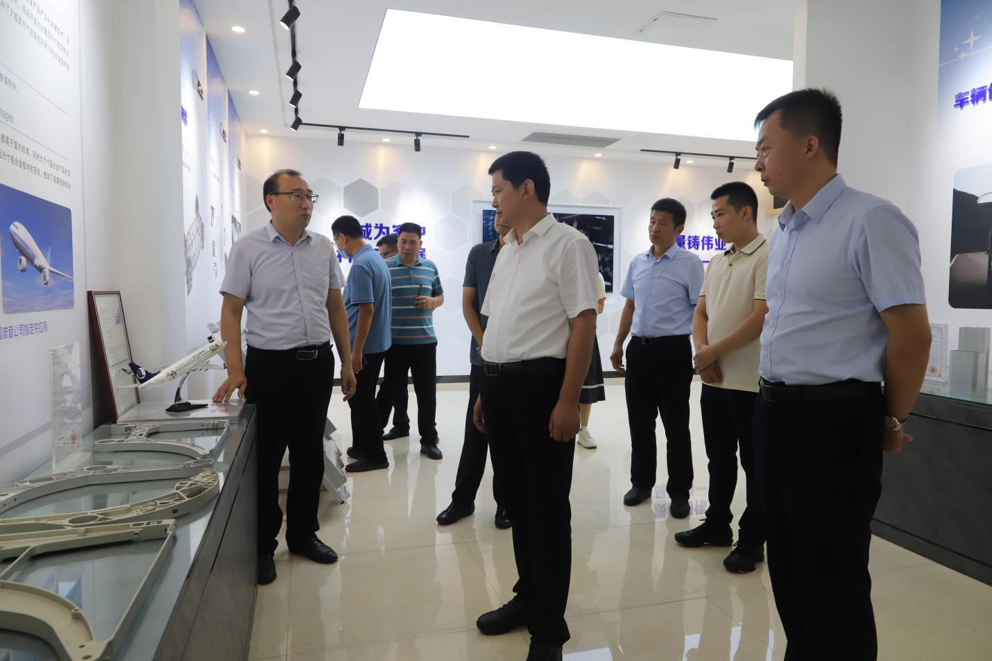 博兴县科技局考察组来山东hjc黄金城集团参观考察