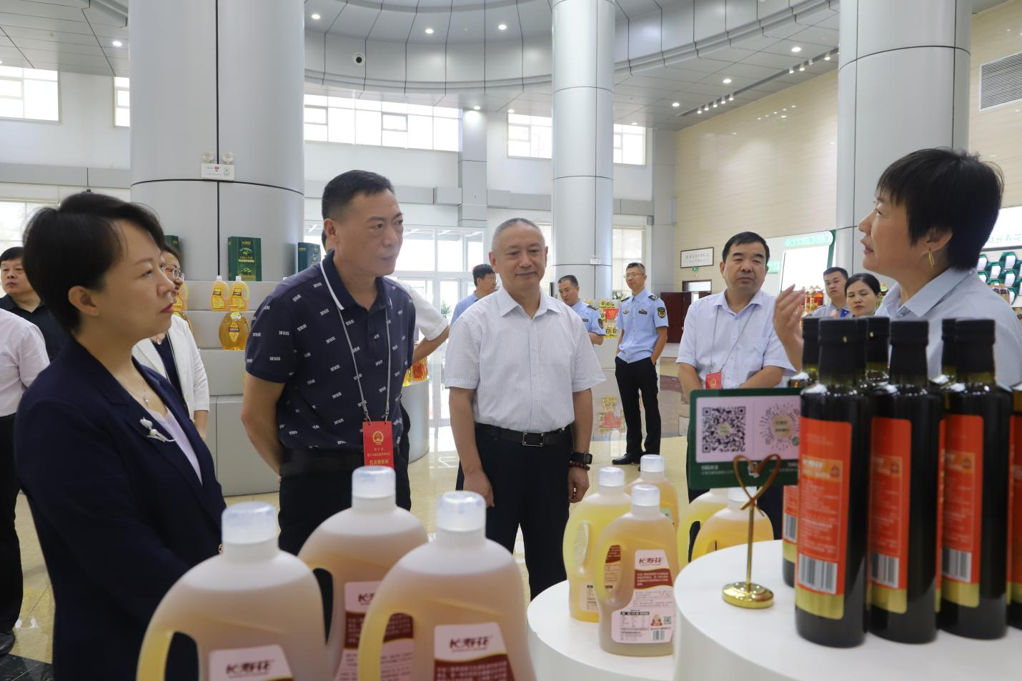 邹平市人大常委会调研组来山东hjc黄金城集团调研