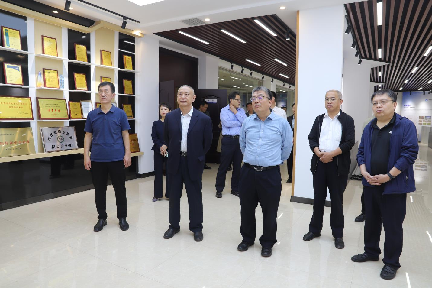 山东省市场监管局二级巡视员、计量处处长赵风勇一行来山东hjc黄金城集团调研