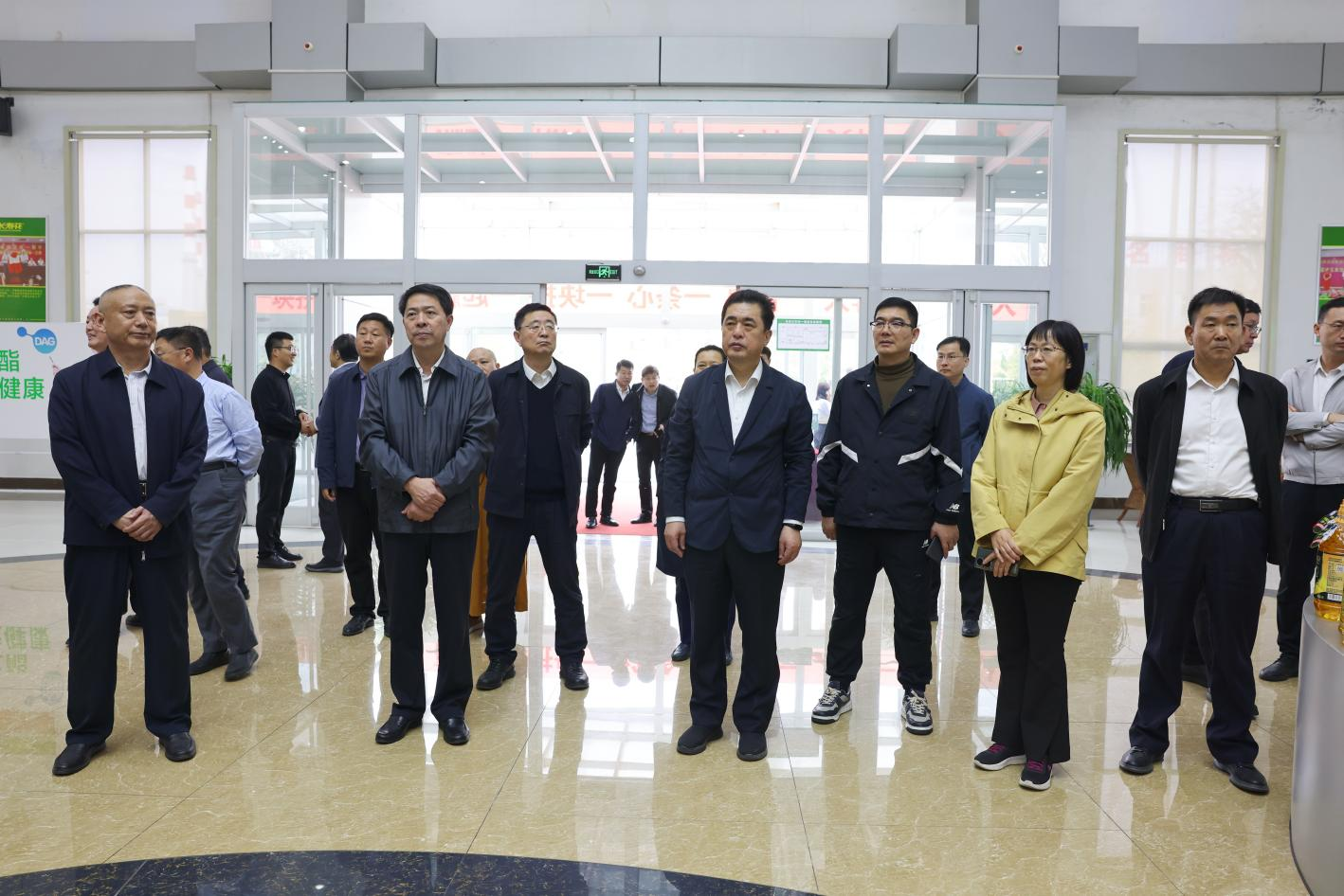 住烟台省政协委员视察组来山东hjc黄金城集团跨市视察