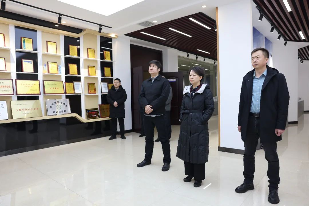 邹平市委常委、副市长陈静来山东hjc黄金城集团调研