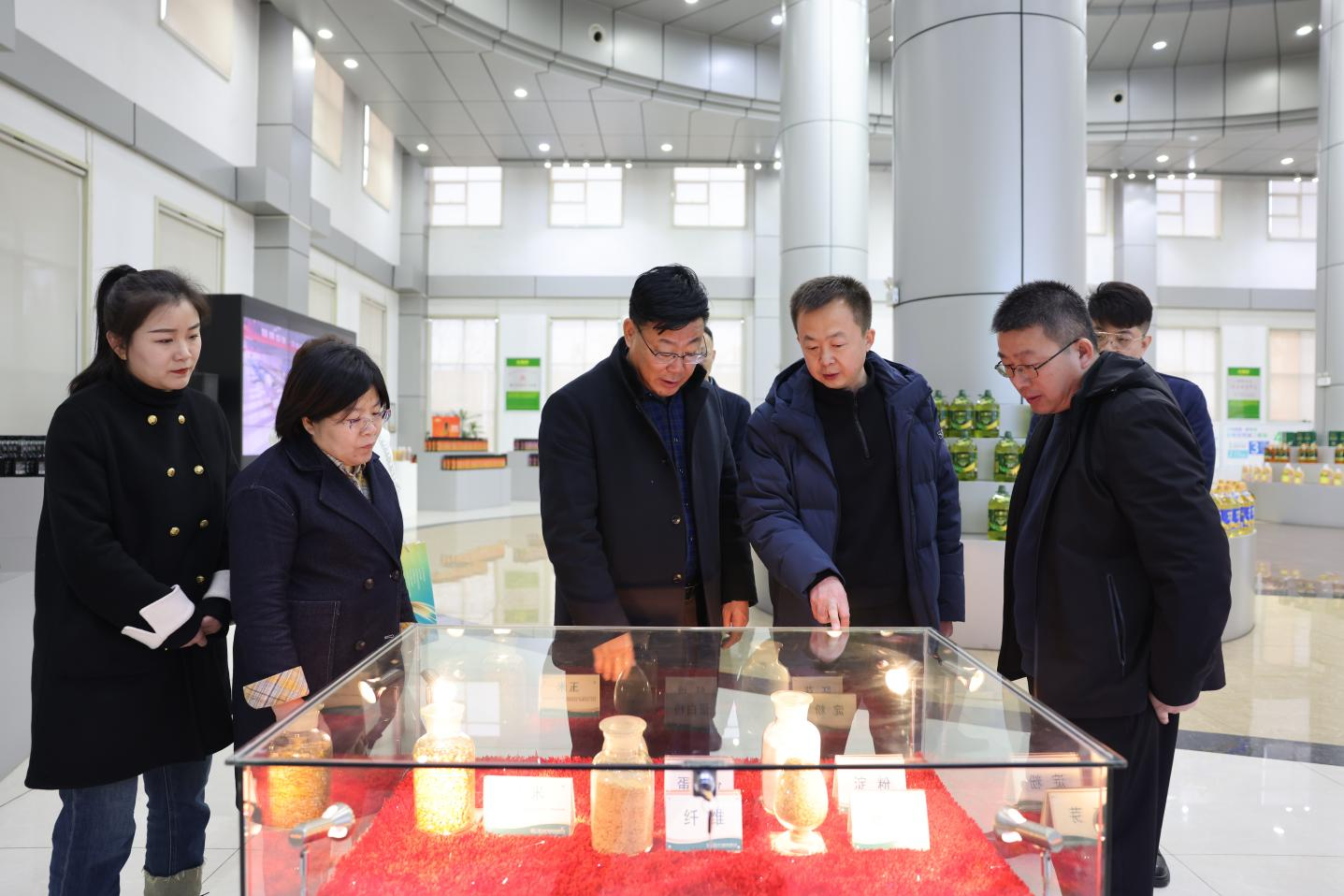 滕州市商务和投资促进局来山东hjc黄金城集团参观考察