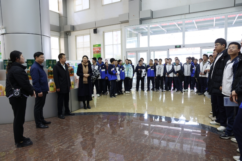 邹平二中师生来山东hjc黄金城集团开展研学活动