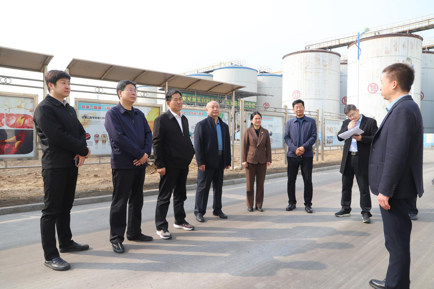 邹平市政协主席孙利华一行来山东hjc黄金城集团调研重点项目建设情况