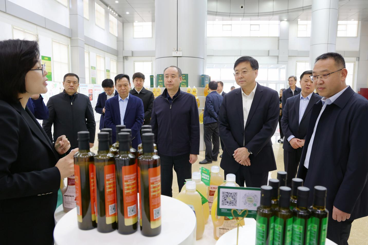 滨州市国资委、滨州市财金集团来山东hjc黄金城集团调研