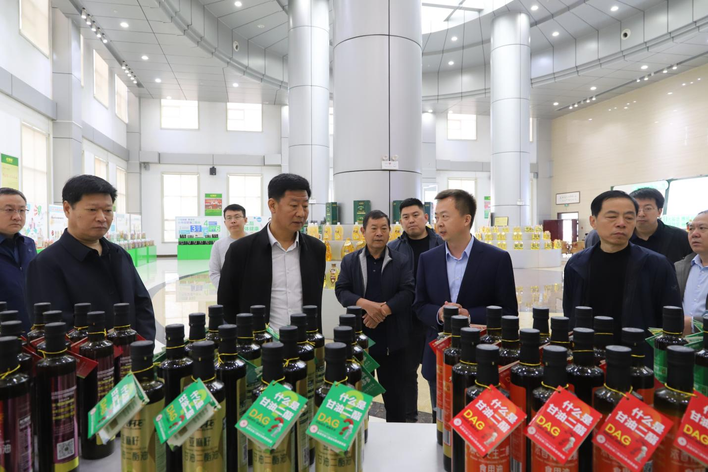 邹平市政协经济委“助推高新区建设 促进高新技术产业发展水平”调研组来山东hjc黄金城集团调研