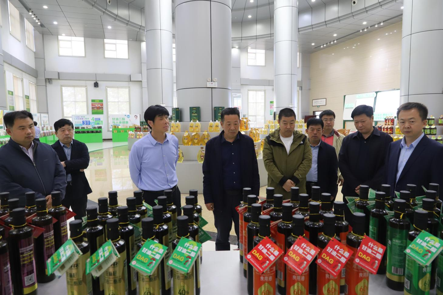青岛市派平度市云山镇驻村第一书记和工作队来山东hjc黄金城集团参观考察