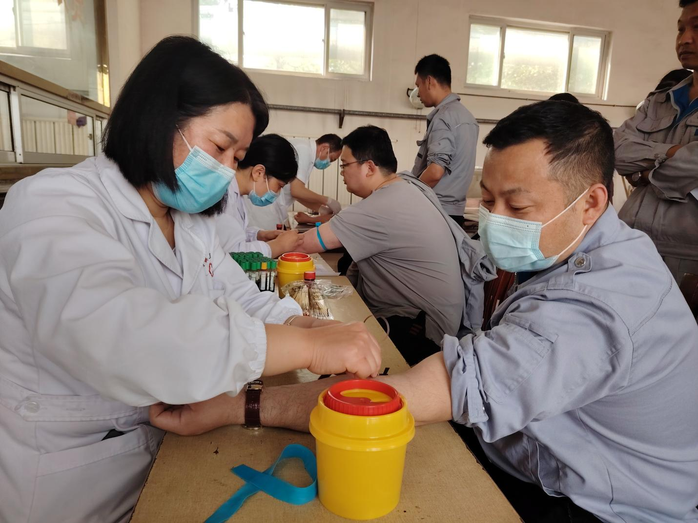 山东hjc黄金城集团组织食品从业人员健康查体