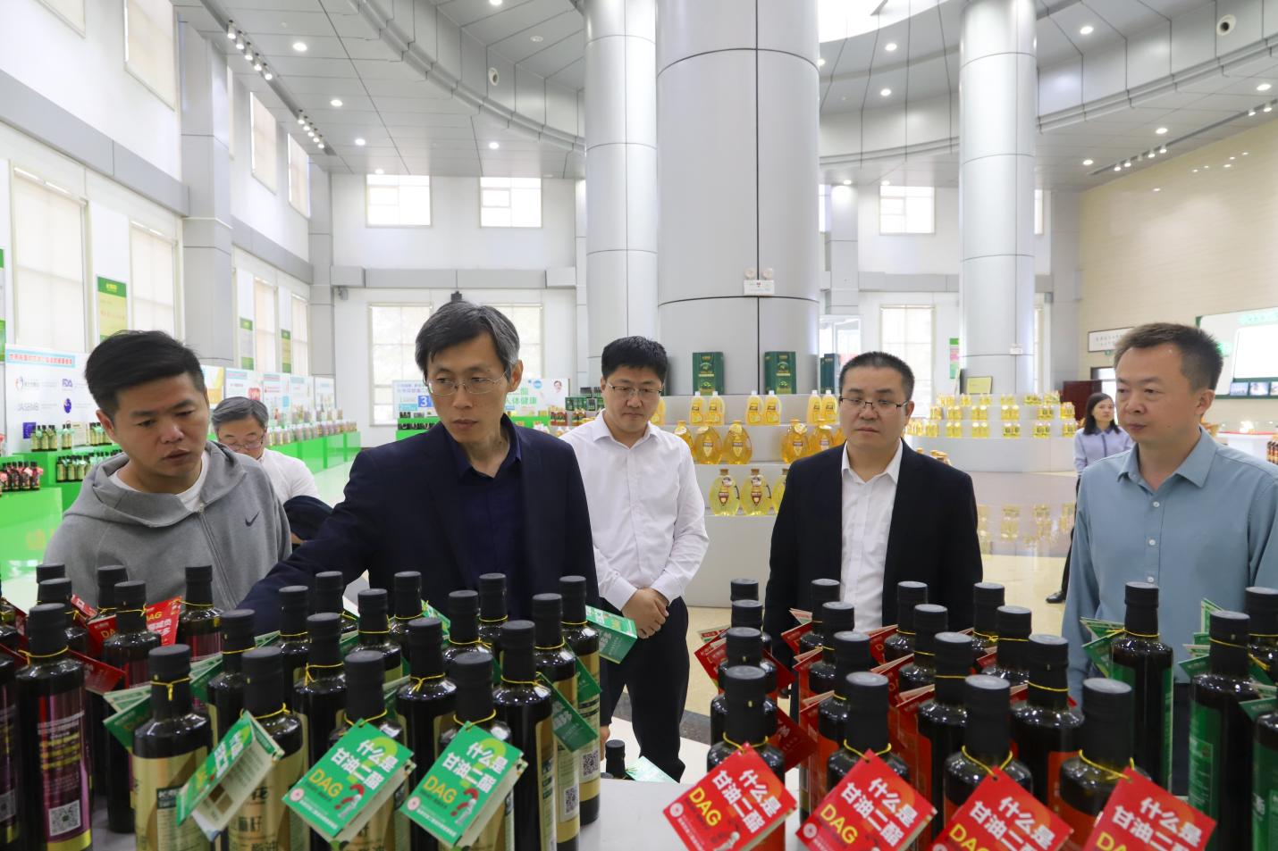 邹平市投资促进中心来山东hjc黄金城集团调研