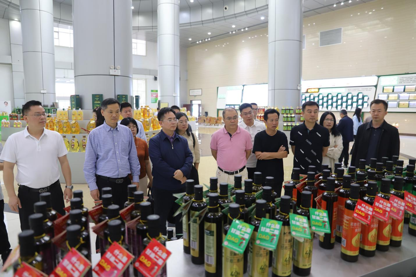 广东省专业镇发展促进会来山东hjc黄金城集团参观考察