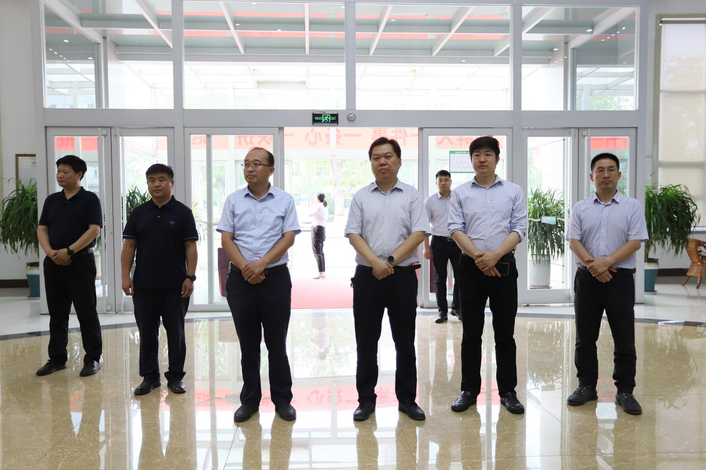 夏津县行政审批服务局党组书记郭立军一行来山东hjc黄金城集团学习考察