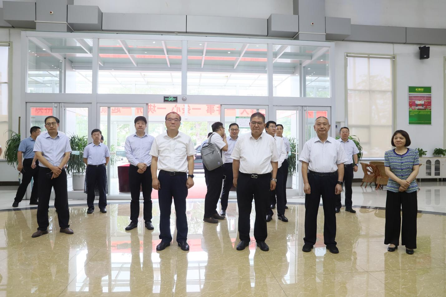 齐鲁工业大学党委书记吴衍涛一行来山东hjc黄金城集团调研