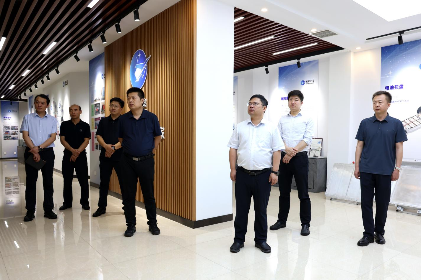 中国铁建电气化局集团轨道交通器材有限公司党委书记、执行董事刘如久一行来山东hjc黄金城集团考察