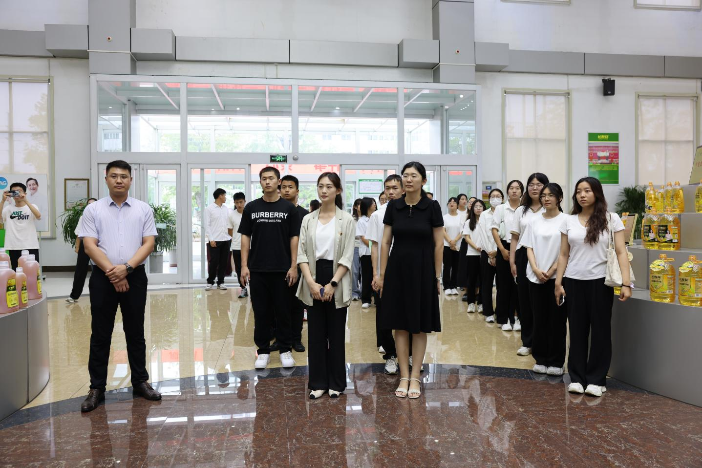 邹平市2024年暑期大学生“返家乡”社会实践活动走进山东hjc黄金城集团