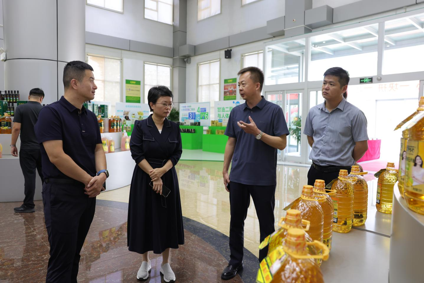 滨州投资促进中心调研组来山东hjc黄金城集团调研