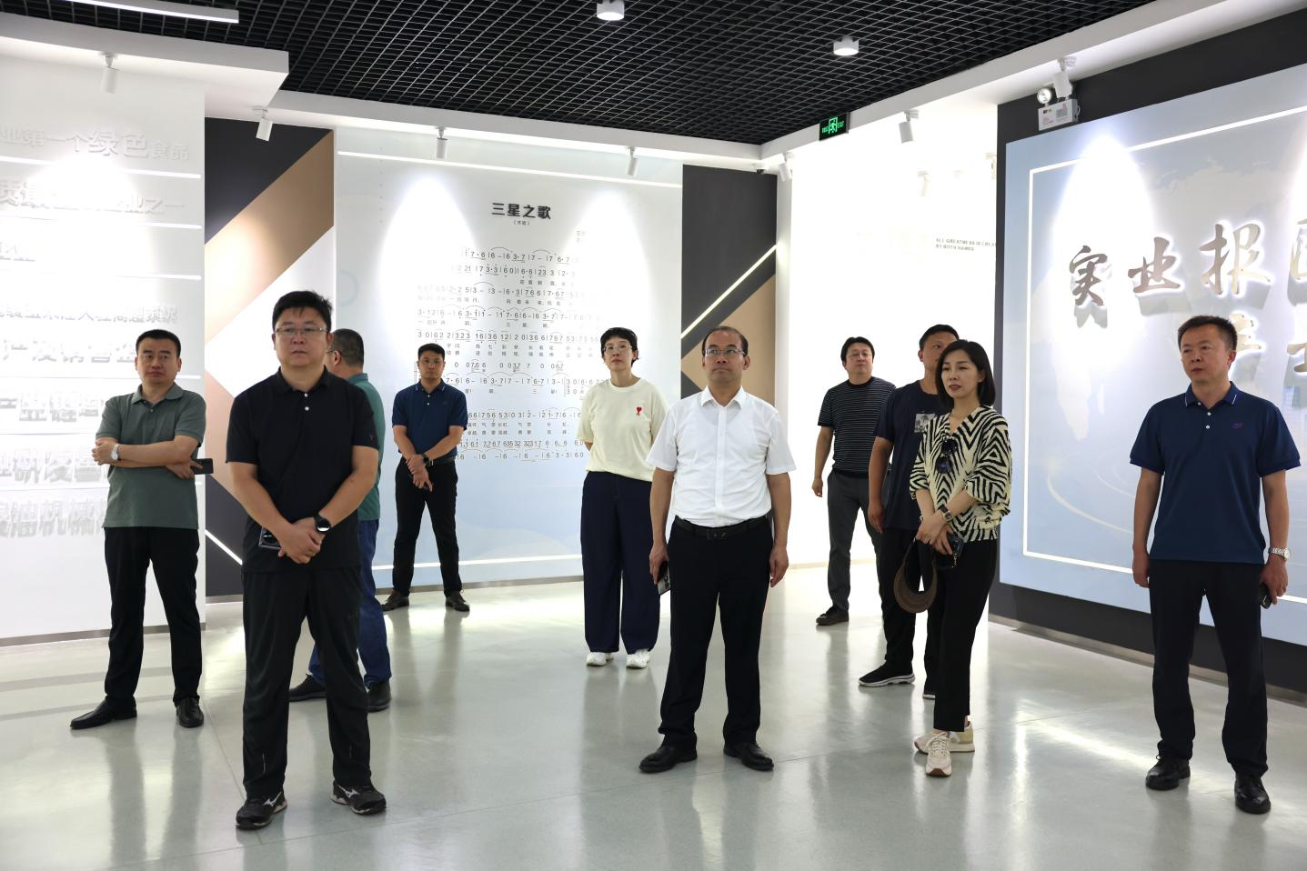 邹平市卫健局来山东hjc黄金城集团参观考察