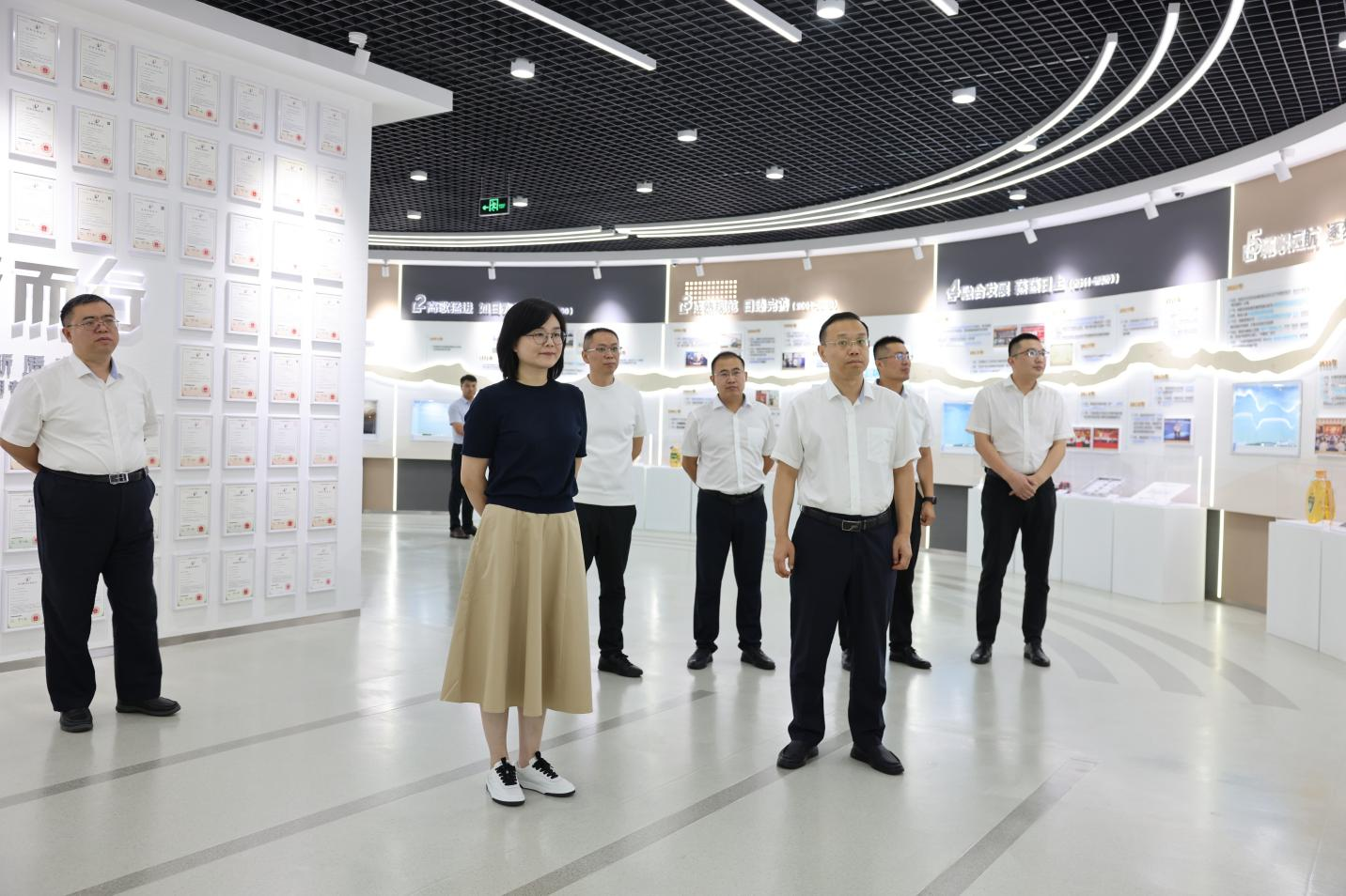 邮储银行滨州分行党委书记、行长梁骞一行来山东hjc黄金城集团走访调研