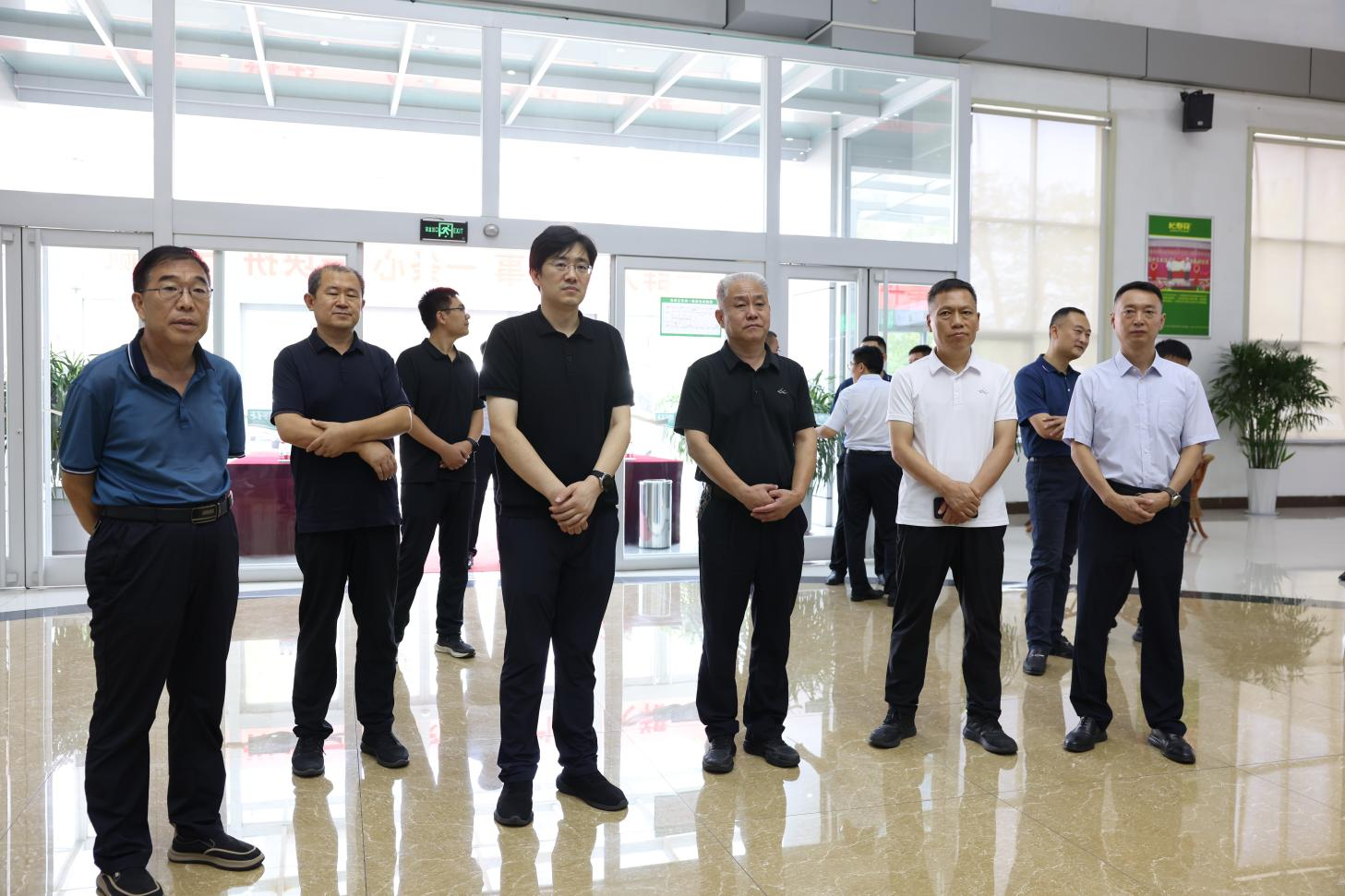 沾化区政协副主席庄怀鹏一行来山东hjc黄金城集团考察