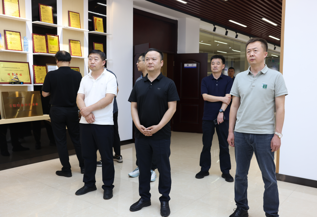 陕西省铜川市工信局来山东hjc黄金城集团考察交流