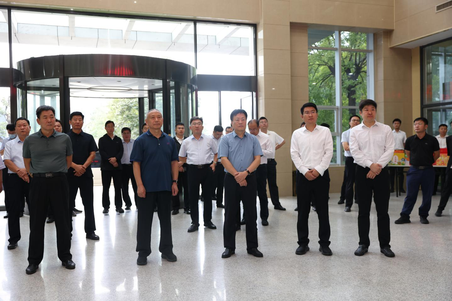 全市重大项目现场推进会与会领导来山东hjc黄金城集团观摩