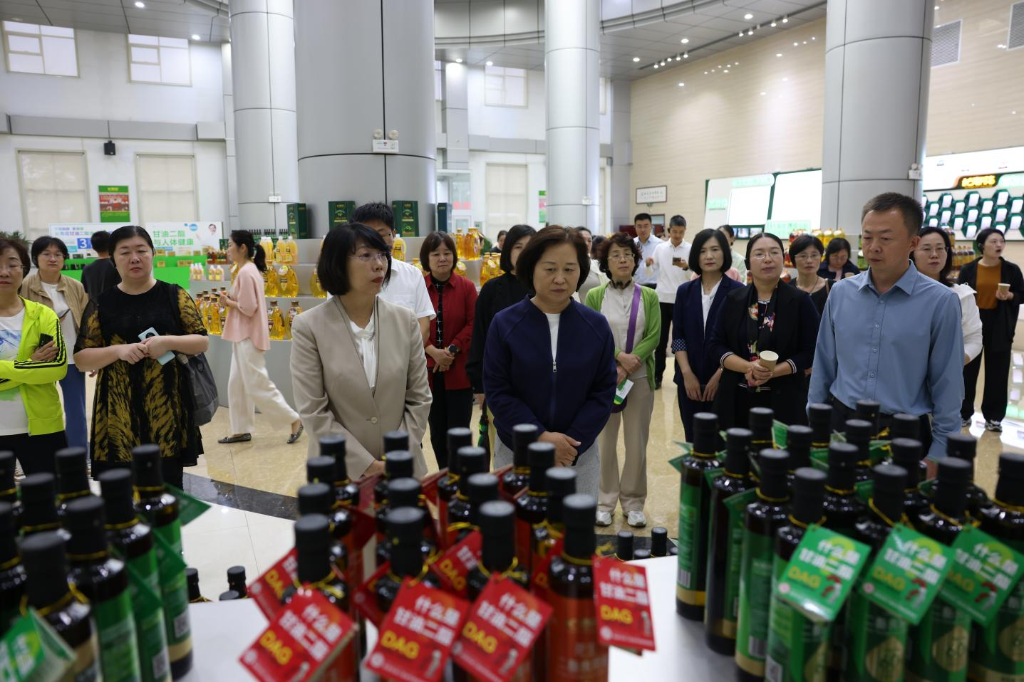 山东省巾帼建功培训班来山东hjc黄金城集团观摩