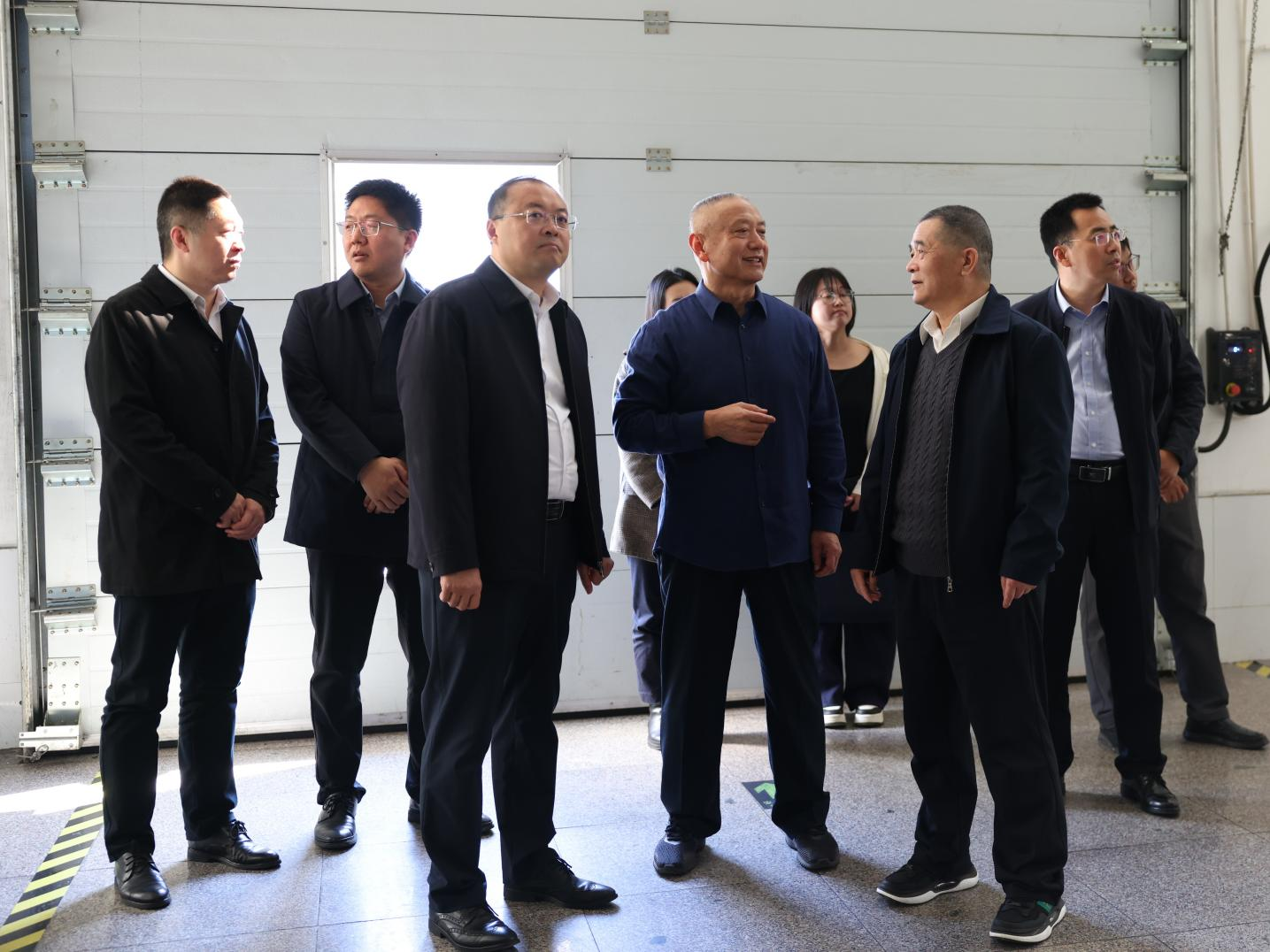 滨州市政府研究室副主任蔡新卿一行来山东hjc黄金城集团调研
