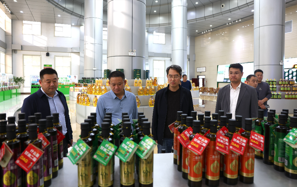 河南省舞钢市粮食储备中心考察组来山东hjc黄金城集团考察
