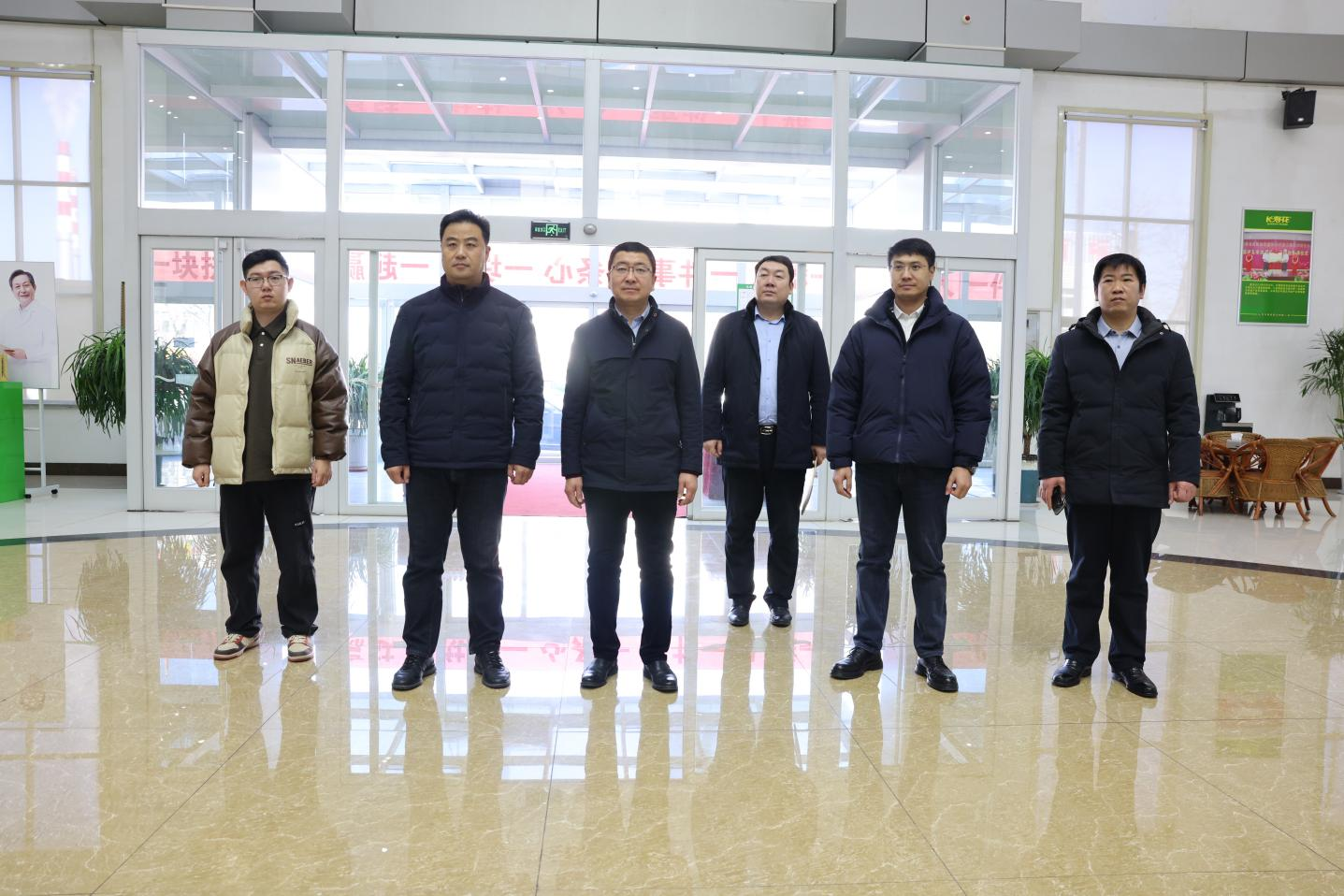 内蒙古巴彦淖尔市投资促进中心考察团来山东hjc黄金城集团考察