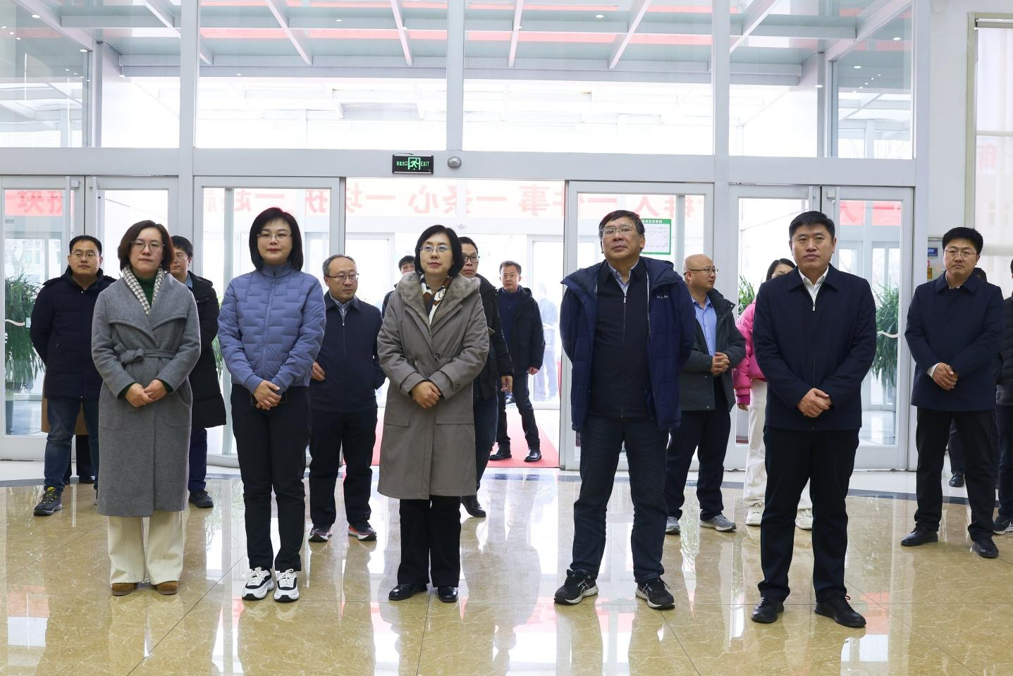 中国社会科学院农村发展研究所党委书记、副所长杜志雄一行来山东hjc黄金城集团调研