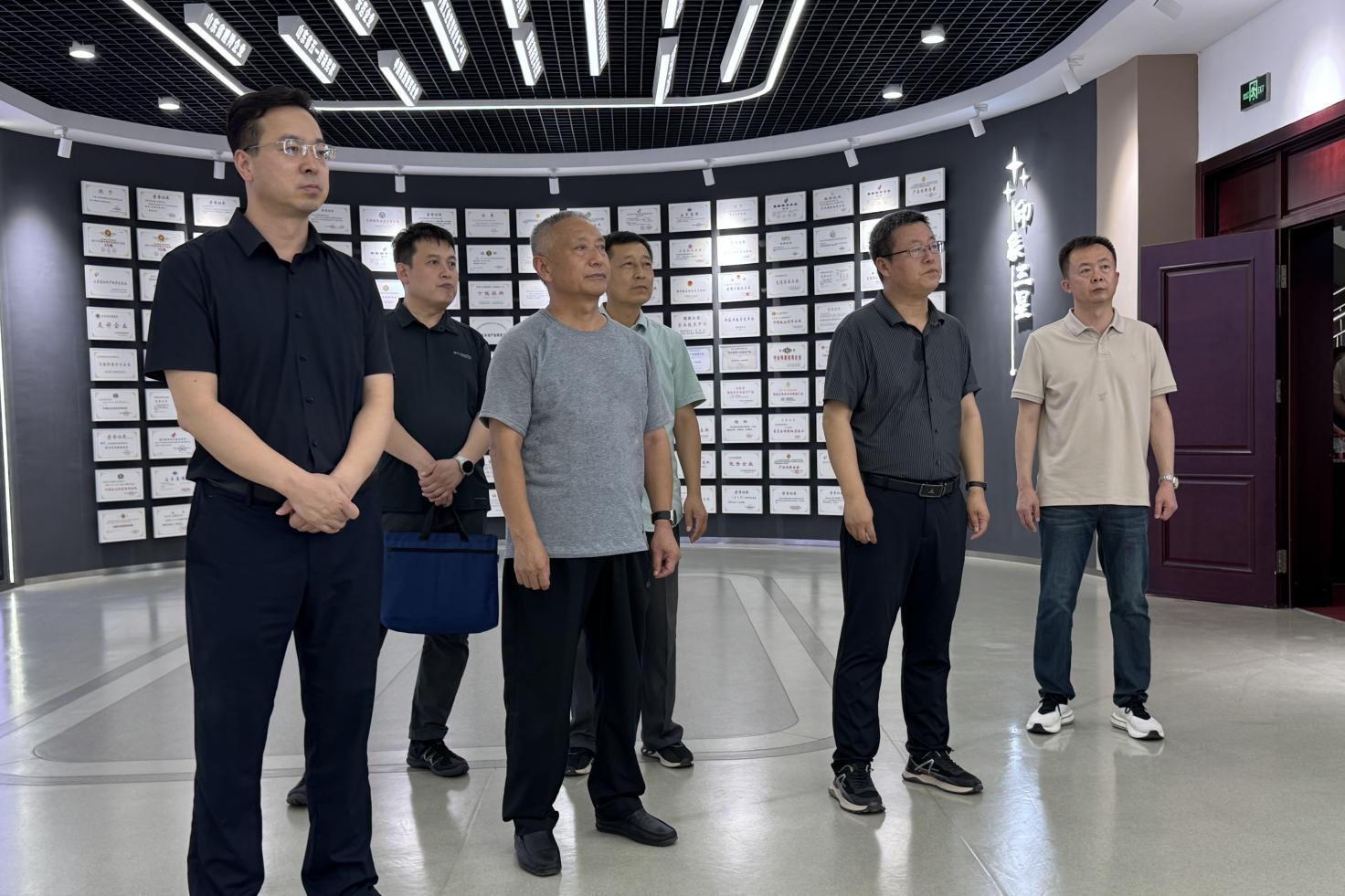 通辽市科尔沁区委副书记、政府区长金树国来山东hjc黄金城集团考察