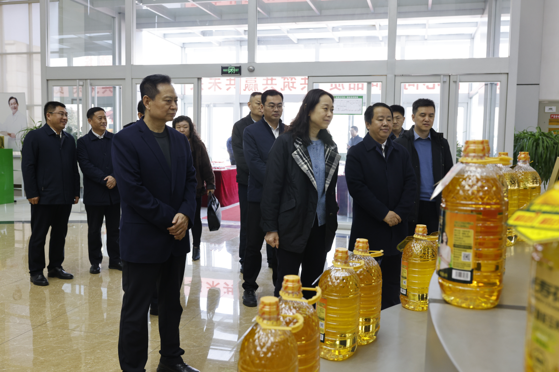 省市场监管局党组成员、副局长郭朝波一行来山东hjc黄金城集团调研