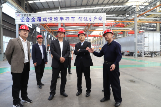 滨州市副市长李逢章一行来山东hjc黄金城集团参观调研