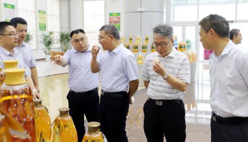 中国粮食经济杂志社社长、主编李福君来山东hjc黄金城集团调研
