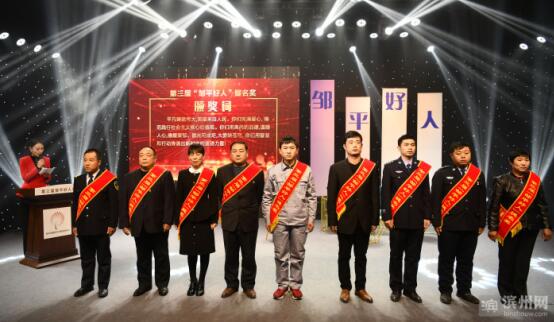 身边好人王学峰 他就是hjc黄金城的正能量缩影