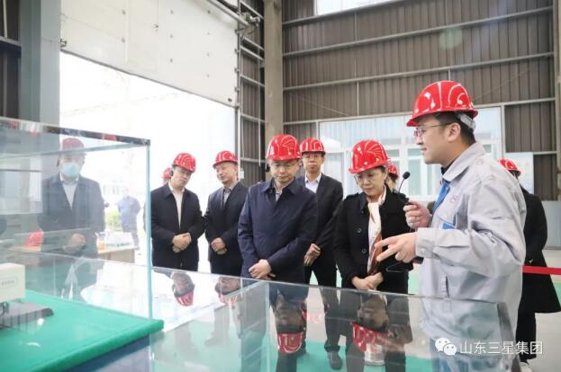 滨州市政协副主席、市工商联主席侯学峰一行来山东hjc黄金城集团调研